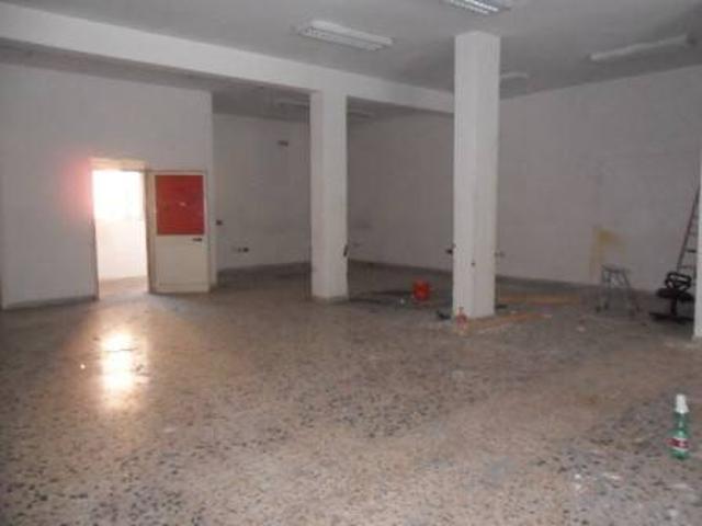 Locale Commerciale in vendita a Frignano, Campania