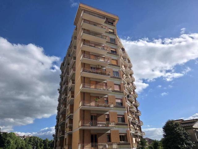 Locale Commerciale in vendita a Frosinone, Lazio