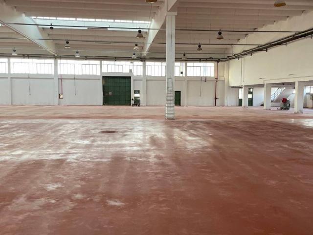 Locale Commerciale in vendita a Frosinone, Lazio