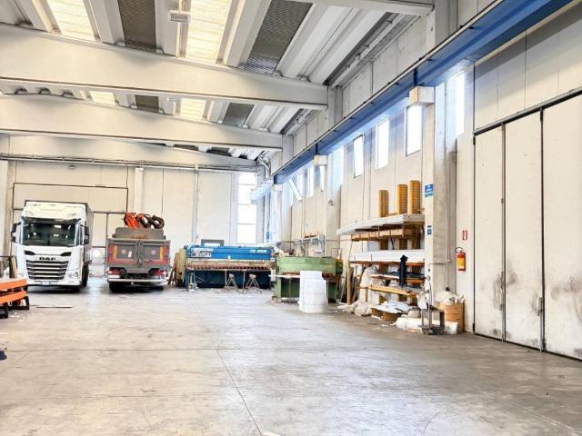 Locale Commerciale in vendita a Frosinone, Lazio
