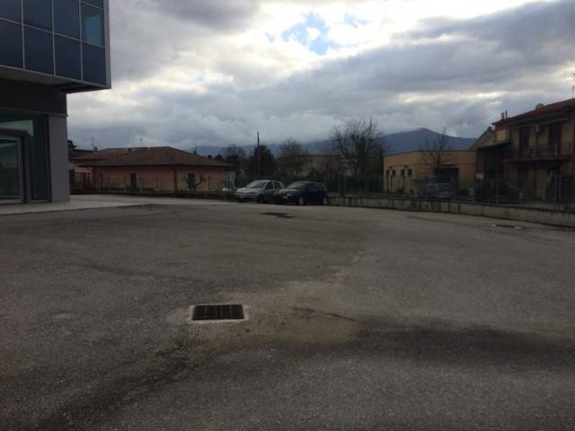 Locale Commerciale in vendita a Frosinone, Lazio