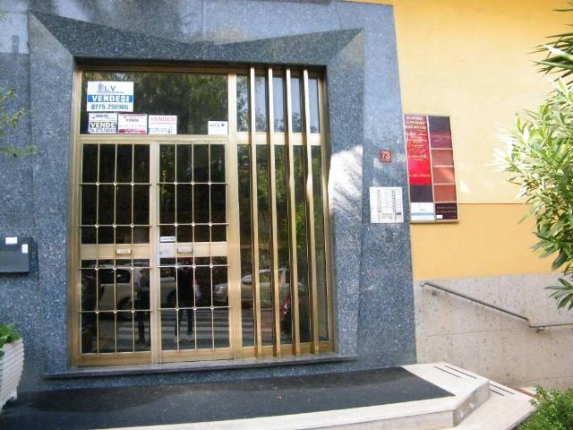 Locale Commerciale in vendita a Frosinone, Lazio