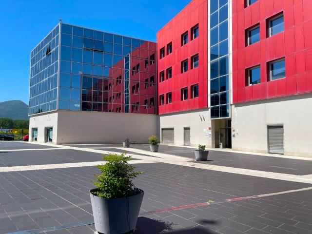 Locale Commerciale in vendita a Frosinone, Lazio