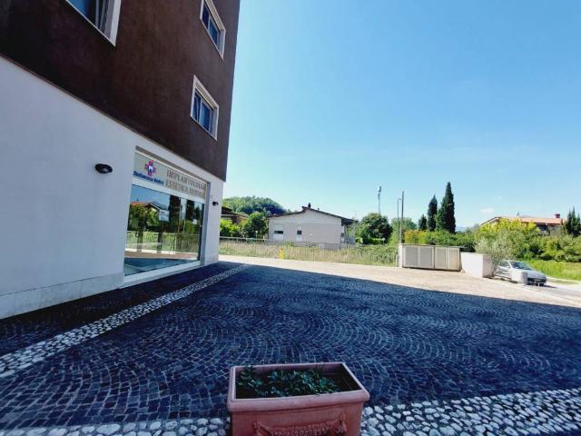 Locale Commerciale in vendita a Frosinone, Lazio