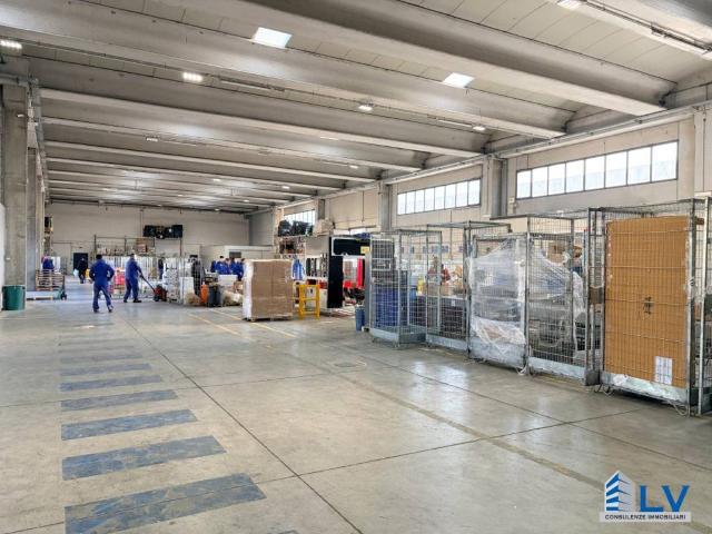 Locale Commerciale in vendita a Frosinone, Lazio
