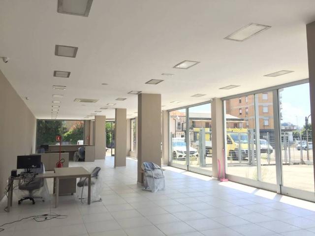 Locale Commerciale in vendita a Frosinone, Lazio