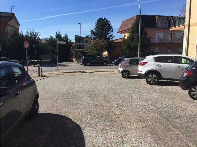 Locale Commerciale in vendita a Frosinone, Lazio