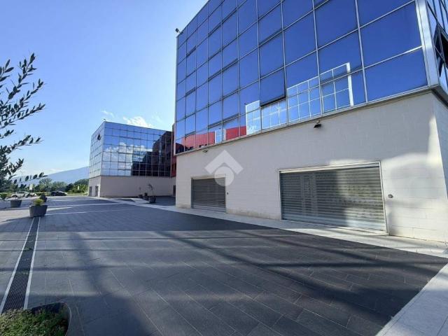 Locale Commerciale in vendita a Centro Storico, Frosinone