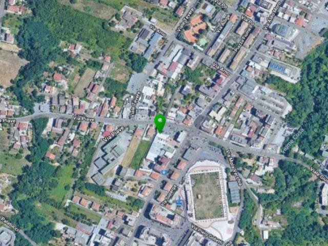 Locale Commerciale in vendita a Frosinone, Lazio