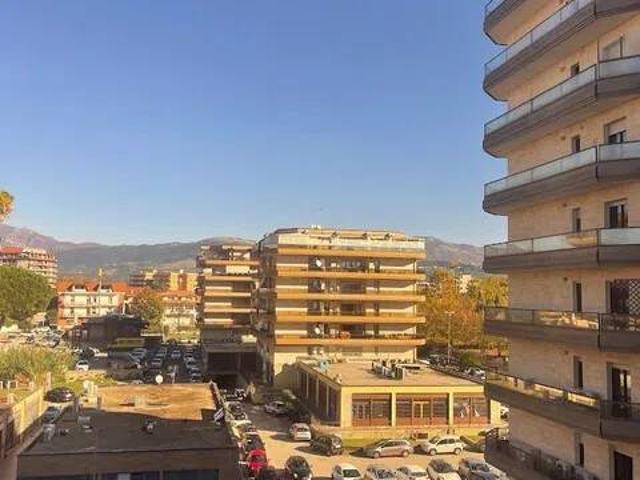 Locale Commerciale in vendita a Frosinone, Lazio