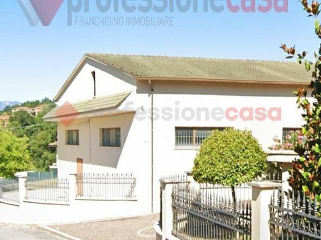 Locale Commerciale in vendita a Frosinone, Lazio