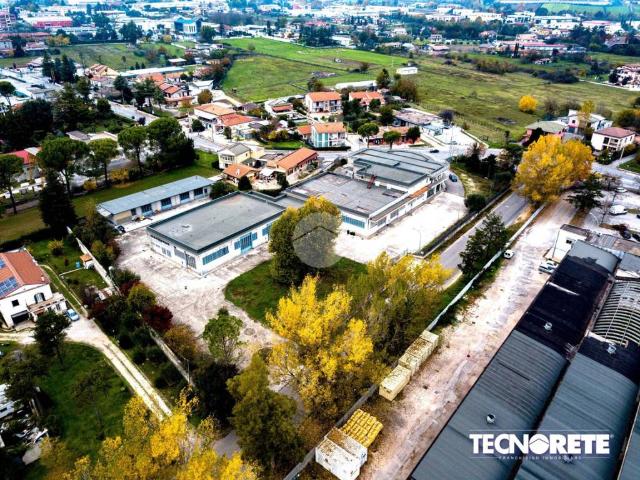Locale Commerciale in vendita a Frosinone, Lazio