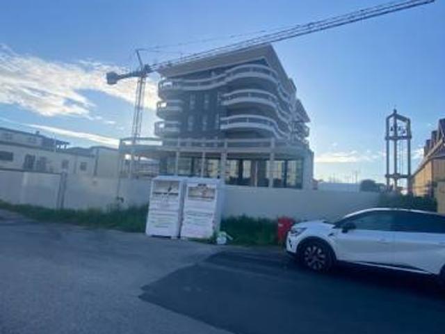 Locale Commerciale in vendita a Frosinone, Lazio