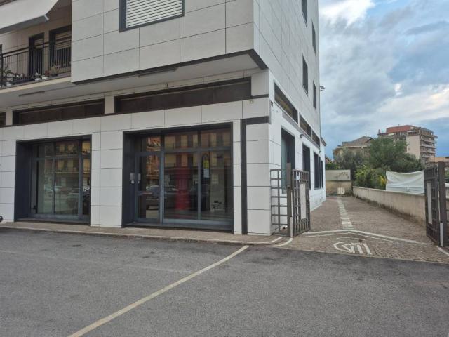 Locale Commerciale in vendita a De Matthaeis, Frosinone