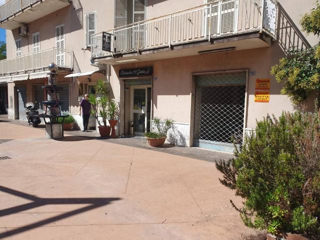 Locale Commerciale in vendita a Frosinone, Lazio