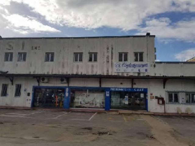 Locale Commerciale in vendita a Frosinone, Lazio
