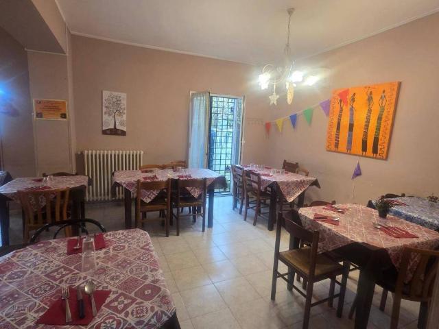 Locale Commerciale in vendita a Frosinone, Lazio