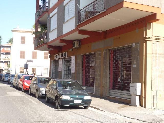 Locale Commerciale in vendita a Frosinone, Lazio