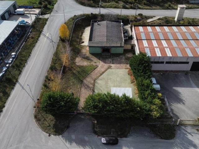 Locale Commerciale in vendita a Frosolone, Molise
