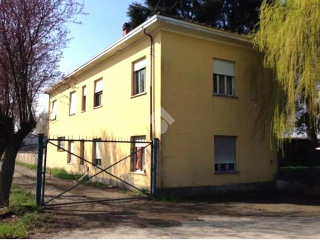 Locale Commerciale in vendita a Piemonte, Alessandria