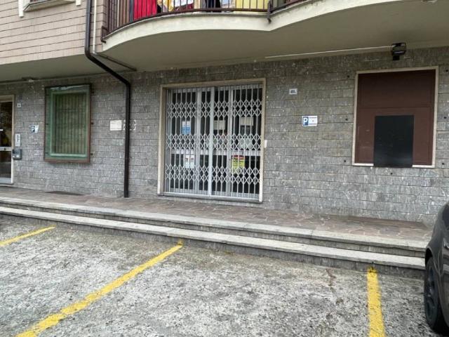 Locale Commerciale in vendita a Piemonte, Alessandria