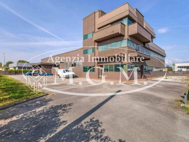 Locale Commerciale in vendita a Unione dei Comuni Circondario dell'Empolese Valdelsa, Fucecchio