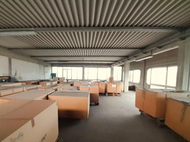 Locale Commerciale in vendita a Unione dei Comuni Circondario dell'Empolese Valdelsa, Fucecchio