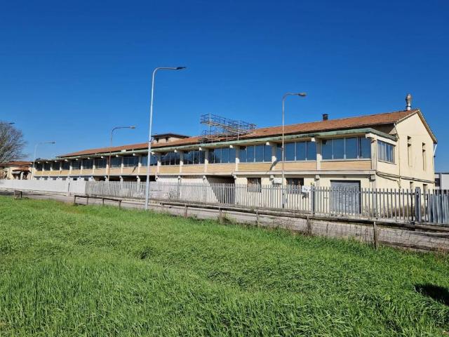 Locale Commerciale in vendita a Unione dei Comuni Circondario dell'Empolese Valdelsa, Fucecchio