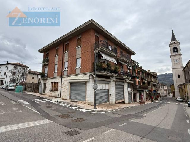 Locale Commerciale in vendita a Fumane, Veneto
