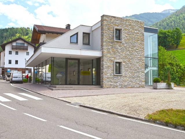 Locale Commerciale in vendita a Eisacktal - Valle Isarco, Funes - Villnöss