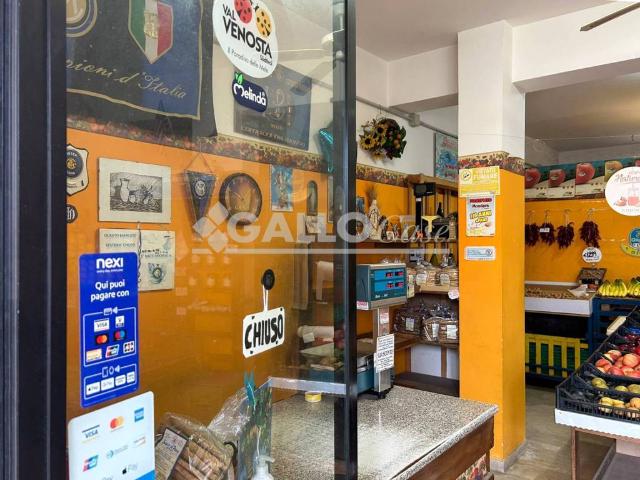 Locale Commerciale in vendita a Fuscaldo Marina, Calabria