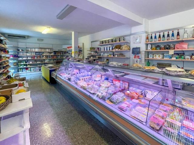 Locale Commerciale in vendita a Binanuova, Lombardia