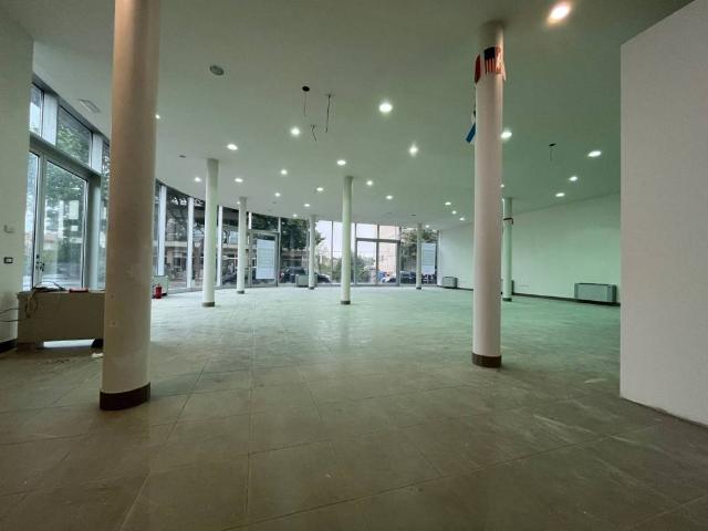 Locale Commerciale in vendita a Marche, Pesaro E Urbino
