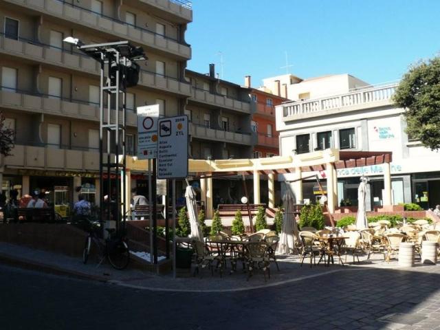 Locale Commerciale in vendita a Marche, Pesaro E Urbino