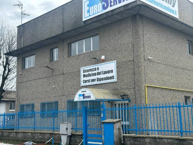 Locale Commerciale in vendita a Unione dei Comuni I Fontanili, Gaggiano