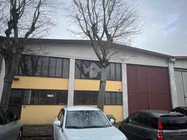 Locale Commerciale in vendita a Unione dei Comuni I Fontanili, Gaggiano