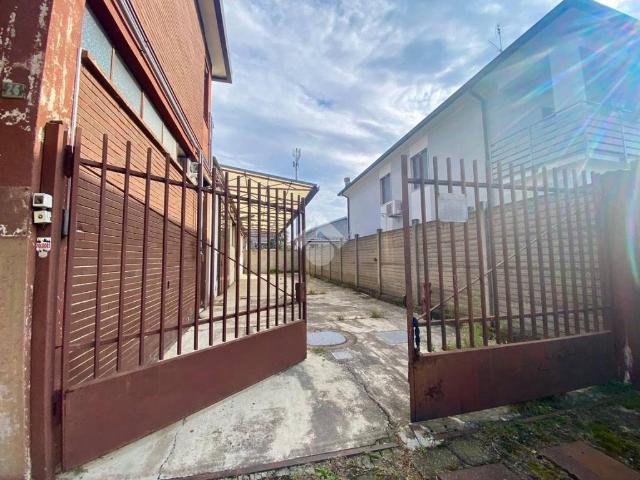 Locale Commerciale in vendita a Unione dei Comuni I Fontanili, Gaggiano