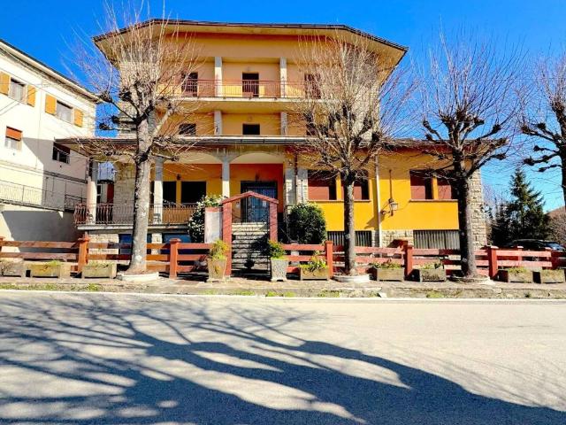 Locale Commerciale in vendita a Unione dell'Appennino Bolognese, Gaggio Montano