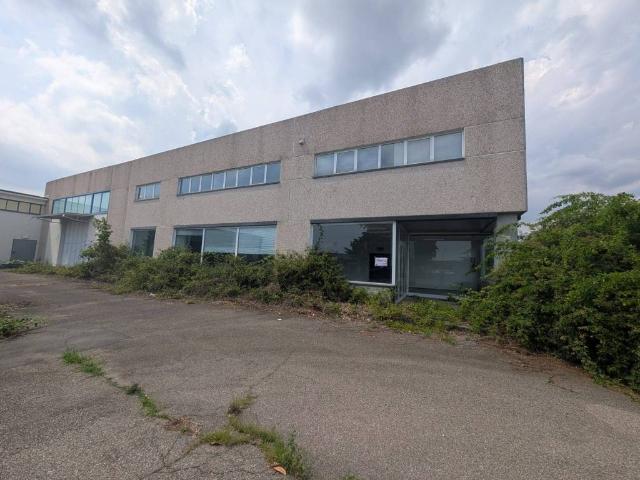 Locale Commerciale in vendita a Piemonte, Biella