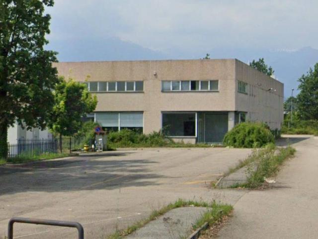Locale Commerciale in vendita a Piemonte, Biella