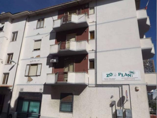 Locale Commerciale in vendita a Marche, Macerata