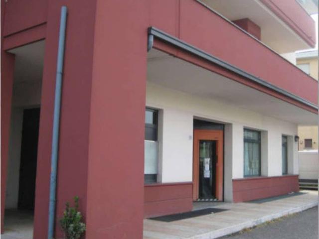 Locale Commerciale in vendita a Gaiarine, Veneto