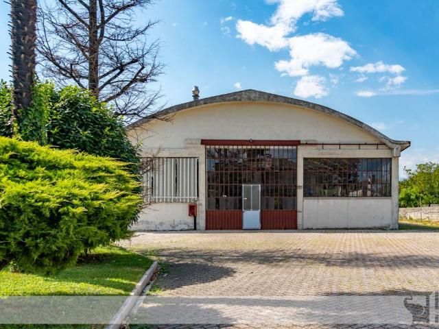 Locale Commerciale in vendita a Gaiarine, Veneto