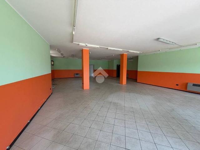 Locale Commerciale in vendita a Gaiarine, Veneto