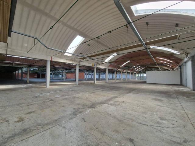 Locale Commerciale in vendita a Gaiarine, Treviso