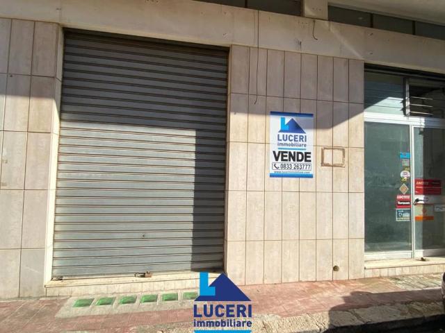 Locale Commerciale in vendita a Puglia, Lecce