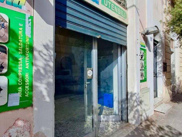 Locale Commerciale in vendita a Puglia, Lecce