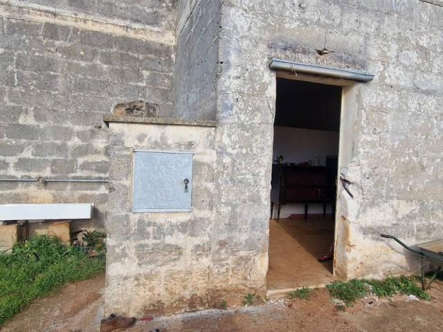 Locale Commerciale in vendita a Puglia, Lecce