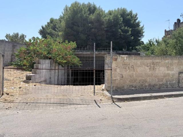 Locale Commerciale in vendita a Puglia, Lecce
