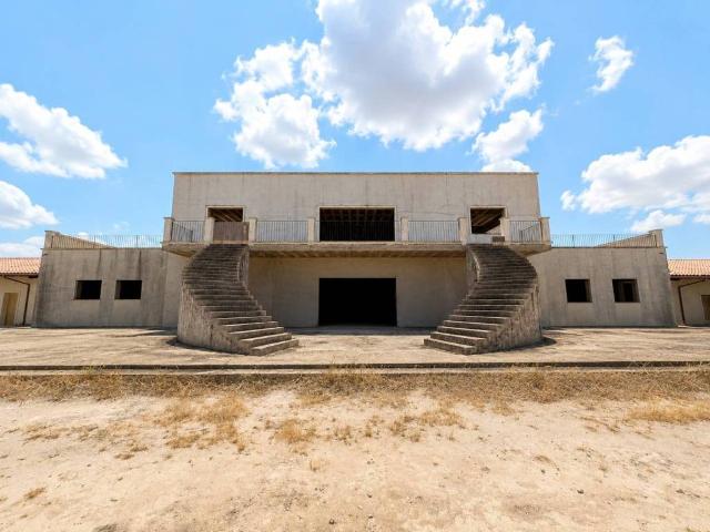 Locale Commerciale in vendita a Puglia, Lecce